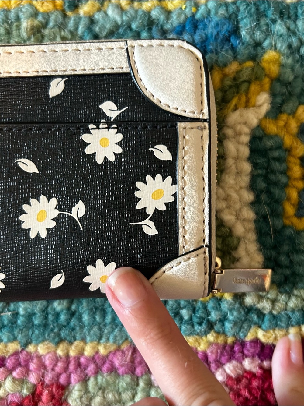 KATE SPADE | small black and white retro daisy print zip up cardholder wallet - Picture 6 of 6